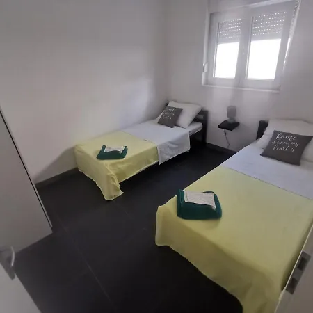 Marta 3 Bedrooms, 2 Baths And Pool Appartement *