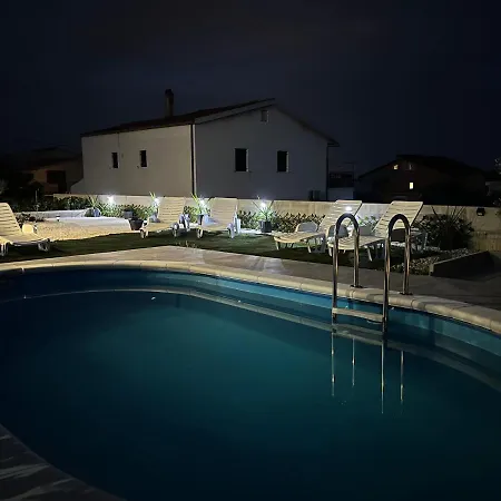 Marta 3 Bedrooms, 2 Baths And Pool Appartement *
