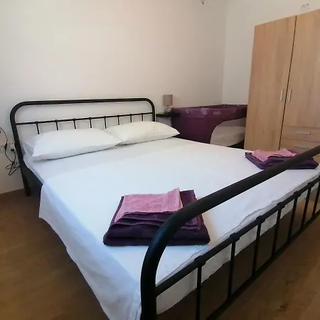 Marta 3 Bedrooms, 2 Baths And Pool *
