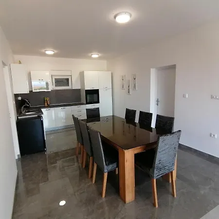 Apartment Marta 3 Bedrooms, 2 Baths And Pool Kastel Stafilic