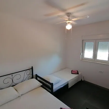 Marta 3 Bedrooms, 2 Baths And Pool Apartment Kastel Stafilic