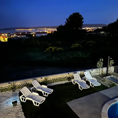 Marta 3 Bedrooms, 2 Baths And Pool *