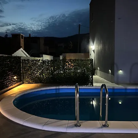 Marta 3 Bedrooms, 2 Baths And Pool Apartment